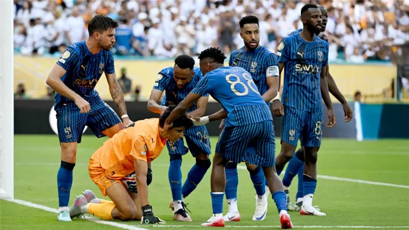 قائد فريق الهلال: لم نأتِ للسياحة.. وهدفنا تشريف السعودية في كأس العالم