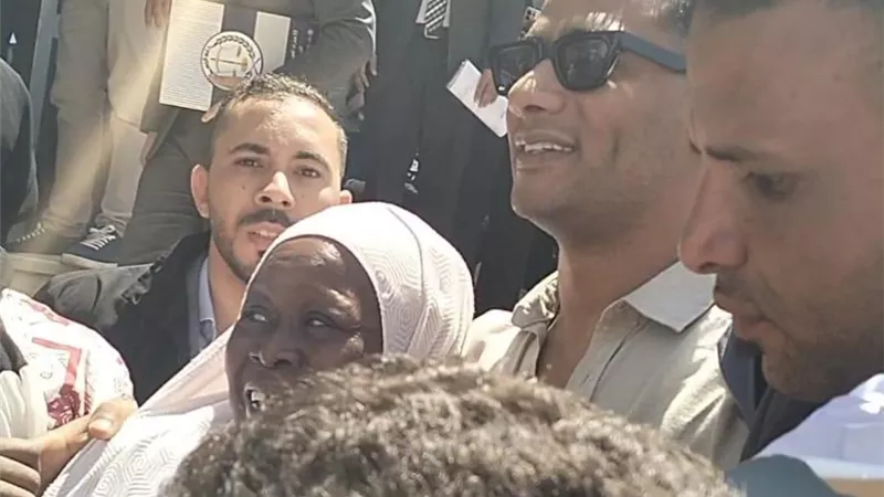 محمد رمضان يغادر المحكمة بعد التصالح في واقعة تعدى نجله على طفل 