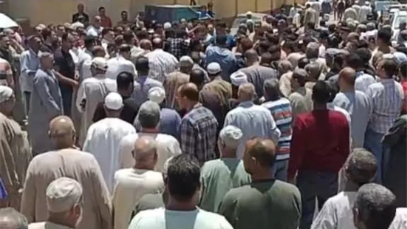 تشييع جثمان ضحية الخطأ الطبي بمسقط رأسه في أبو حمص بالبحيرة