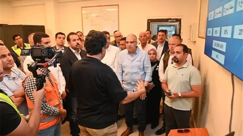 وزير الري يتفقد محطة مياه شرب السويس بمنطقة الهاويس