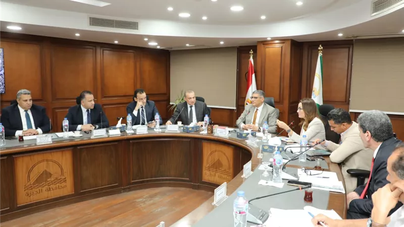 محافظ الجيزة: تطوير شامل للمناطق غير المخططة وتحسين البنية الأساسية
