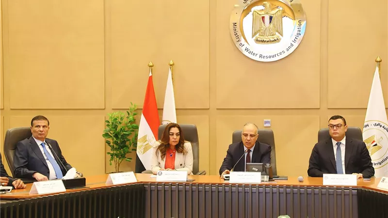 4 وزارات تبحث مع هيئة قناة السويس حالة المنظومة المائية بترعة القناة