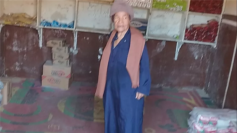 من أجل النجاة.. سيدة تتنكر في زي رجل نصف قرن لحماية نفسها