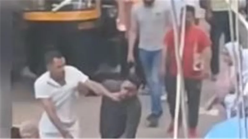 لسوء سلوك الابن.. أب يطعن نجليه وشقيقه في مشاجرة عائلية بقنا