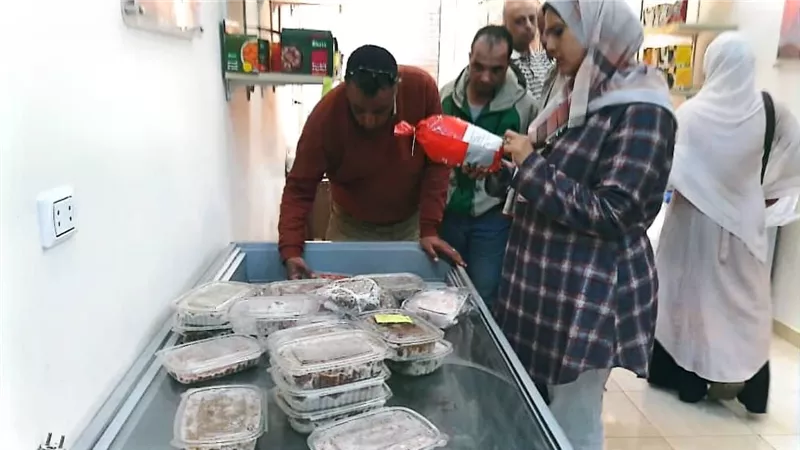 ضبط 10طن أسمنت بدون مستندات مجهول المصدر ونصف طن لحوم غيرصالحة