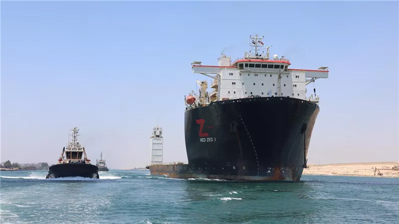 قناة السويس تستقبل سفينتي حاويات عملاقتين للخط الملاحي الفرنسي CMA CGM 