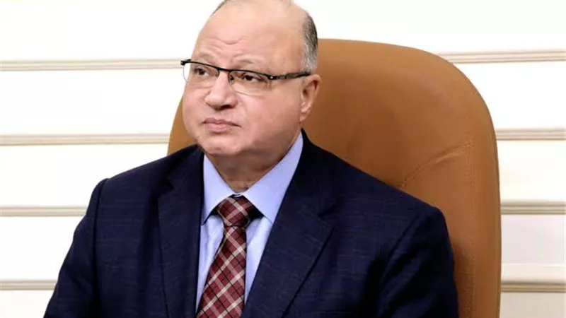 إصابة محافظ القاهرة السابق بجلطة ونقله إلى مستشفى الشرطة