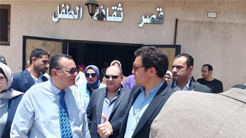 كواليس غضب وزير الثقافة في بنها.. أطفال غائبون وموظفون يجمّلون المشهد بأبنائهم