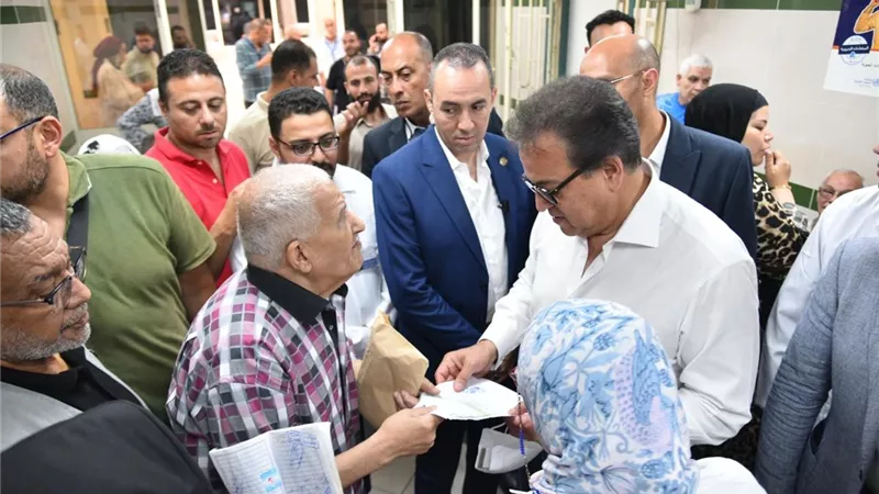 وزير الصحة يوجه بزيادة أعداد العاملين بخدمات النظافة والأجهزة الطبية