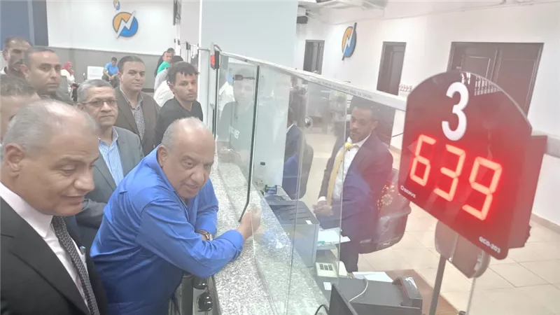 وزير الكهرباء يتفقد محطة محولات هضبة الأهرام وشبكات مدينة العبور  