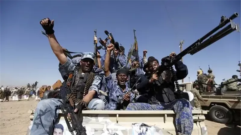 الحوثيون يُصعّدون: سفن أميركية تحت التهديد إذا تدخلت واشنطن في الصراع