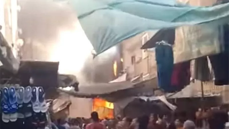السيطرة على حريق ضخم في سوق شارع سليم بآخر فيصل بسبب انفجار إسطوانة غاز