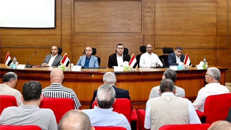 وزير الإسكان من المنيا: ضرورة تكثيف الأعمال بمشروعات مياه الشرب الجارية