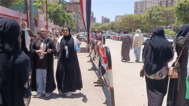 اليوم ختام امتحانات الثانوية العامة بدمياط.. توافد واسع على اللجان