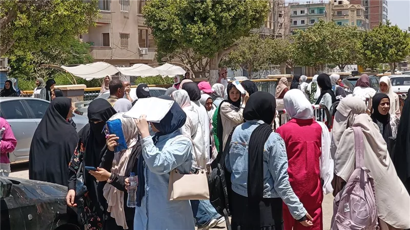 تباين آراء طلاب الثانوية العامة بالشرقية حول امتحان اللغة العربية