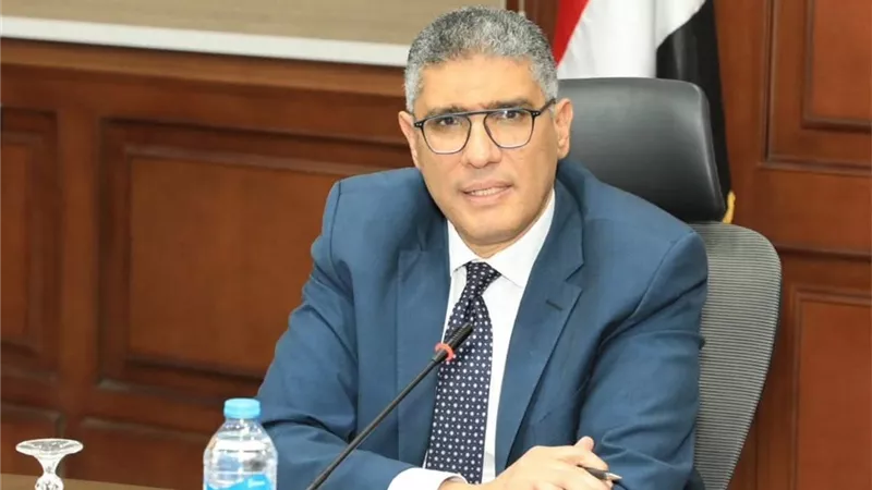 محافظ الجيزة يشدد على سرعة البت في شكاوى المواطنين وتحقيق الاستجابة الفورية