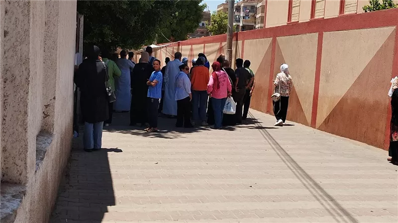 في تريكات عايزه اللي مذاكر.. تباين آراء طلاب الثانوية بقنا حول اللغة العربية