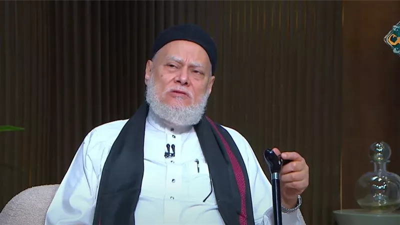 هل يصوم المسافر حسب بلده أم البلد التي يقيم فيها؟.. علي جمعة يجيب