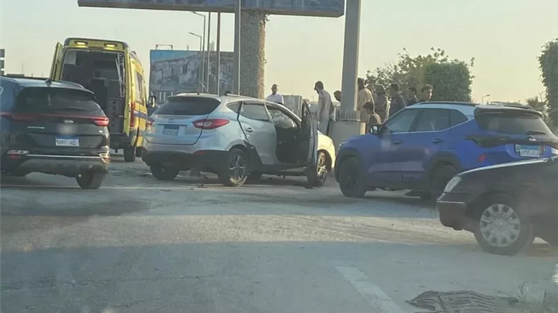 إصابة فتاة بحادث سير في الشيخ زايد بعد اختلال عجلة القيادة