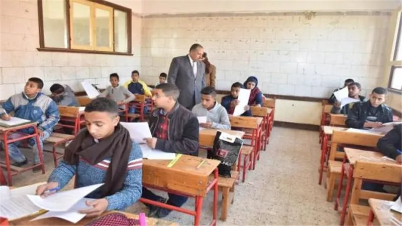 طلاب الثانوية العامة نظام قديم يخوضون امتحان اللغة الأجنبية الثانية 