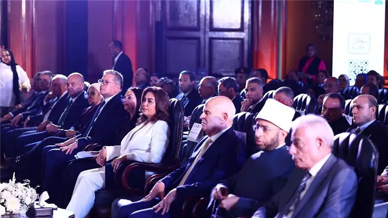 محافظ أسوان يشارك فى تدشين مبادرة 