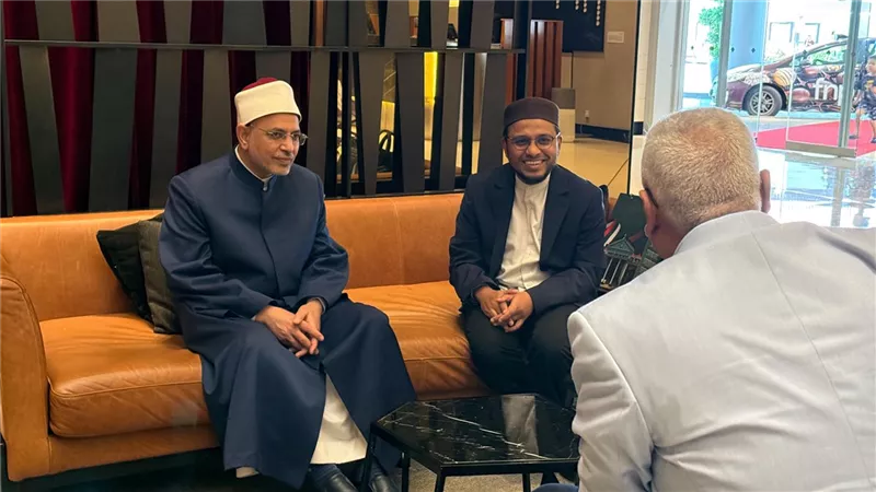 رئيس جامعة الأزهر يشارك باللجنة الاستشارية لإنشاء الجامعة الإسلامية بسنغافورة