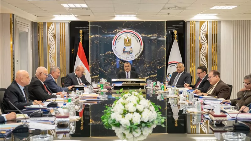 وزير الإنتاج الحربي يترأس اجتماعات لجنة اختيار شاغلي وظائف الإدارة العليا