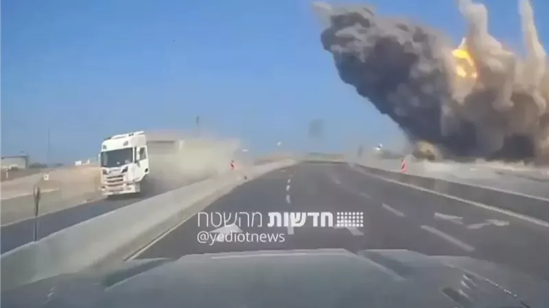 صور| لحظة تفجير محطة كهرباء أسدود.. وصاروخ إيراني يصيب مستوطنًا بلا إنذار