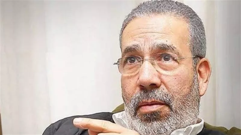 بعد 27 عامًا.. مدحت العدل يُحيي ذكرى «صعيدي في الجامعة الأمريكية»