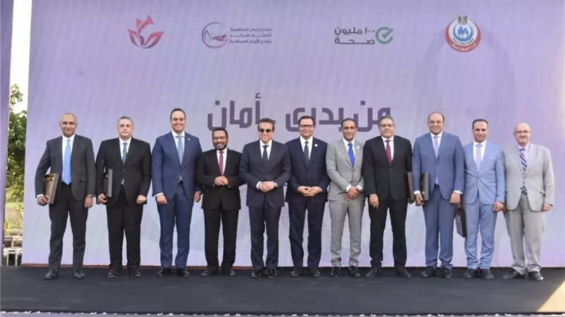 وزير الصحة يكرم وكيل صحة الدقهلية لجهود بحملة 
