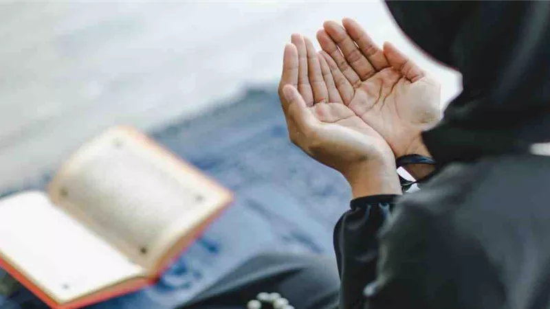 ما أجمل هذه الدعوة.. دعاء الوالدين للأبناء يحفظهم ويوفقهم في الامتحانات