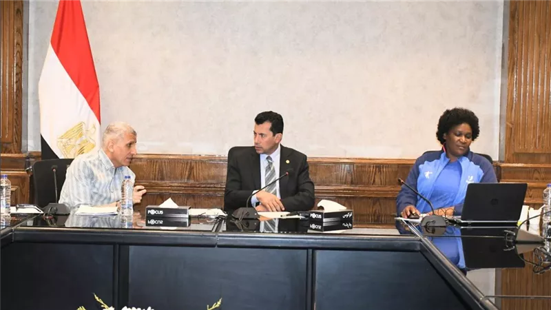 وزير الشباب يجتمع بالمجموعة التنفيذية للاتحاد الإفريقي للرياضة الجامعية