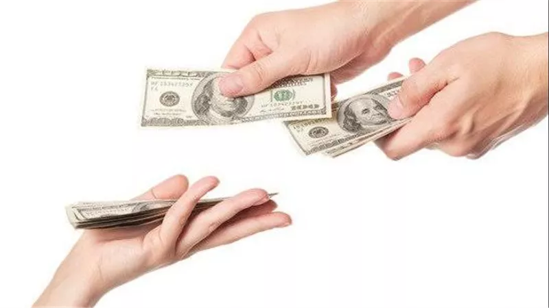 هل من حق الزوجة معرفة مرتب زوجها؟.... الإفتاء توضح 