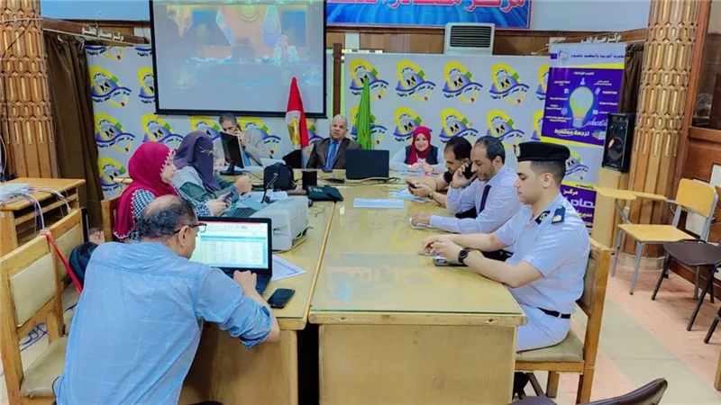 قبيصي يتابع غرفة عمليات امتحانات الثانوية العامة بالفيوم في اللغة الأجنبية