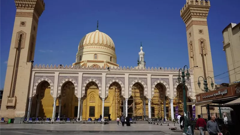 ما حكم استغلال مساحة ملحقة بالمسجد في الأنشطة النافعة العامة؟