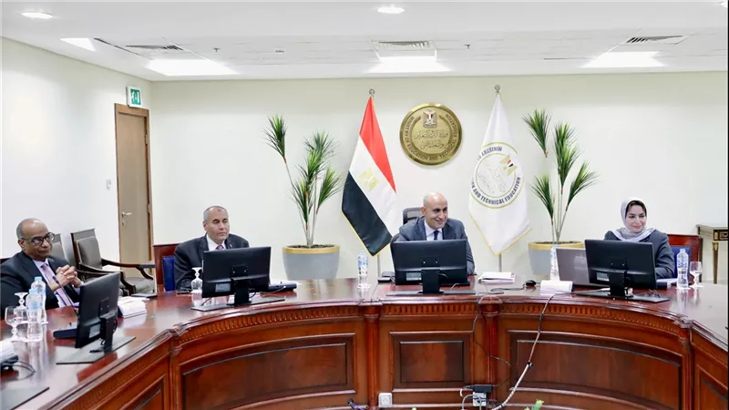 وزير التعليم يبحث مع «البحوث التربوية» تطوير أداء مدراء المدراس 
