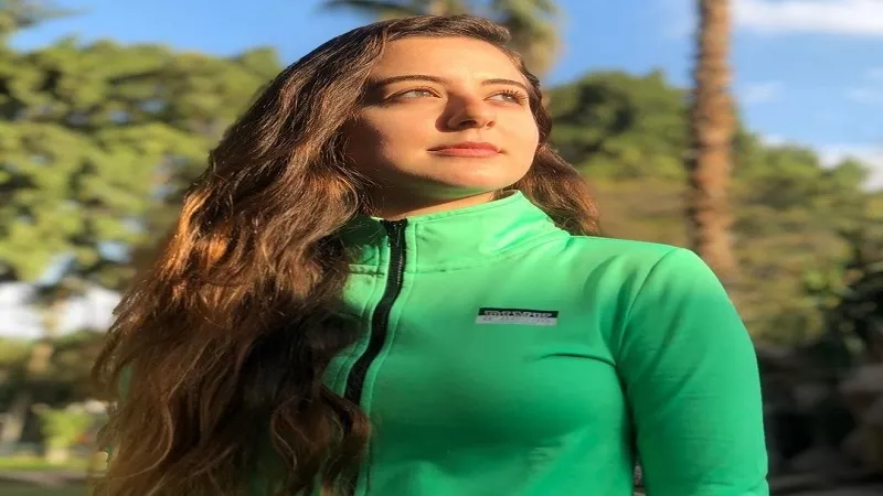 سارة نور تكشف أسرار الوقوف أمام الزعيم إلى تجربة الكوبرا ومخاوف التصوير
