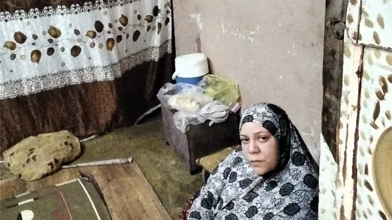 أنا من رعاياك.. الحاجة نجوى من طنطا تناشد الرئيس السيسي بجهاز لابنتها |صور