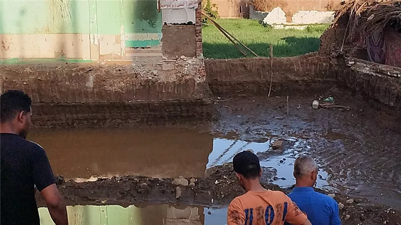 بين خوف المساكن وصوت الاستغاثة.. أهالي العوامية يواجهون كارثة تسرب المياه