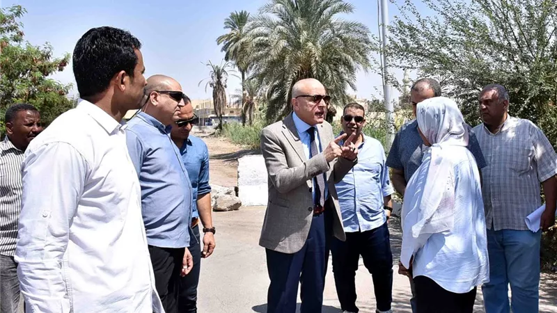 محافظ الأقصر يتابع فرص استثمار الأصول غير المستغلة بجوار الطريق السريع