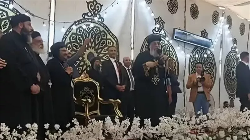 بالزغاريد .. استقبال شعبى للبابا تواضروس فى أول زيارة لكنيسة العصافرة
