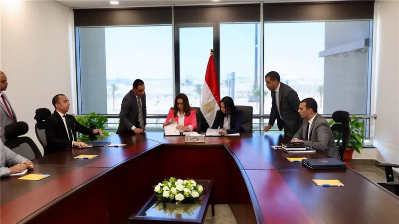 وزيرتا التضامن والتنمية توقعان بروتوكول تعاون بشأن مشروع أيادي مصر