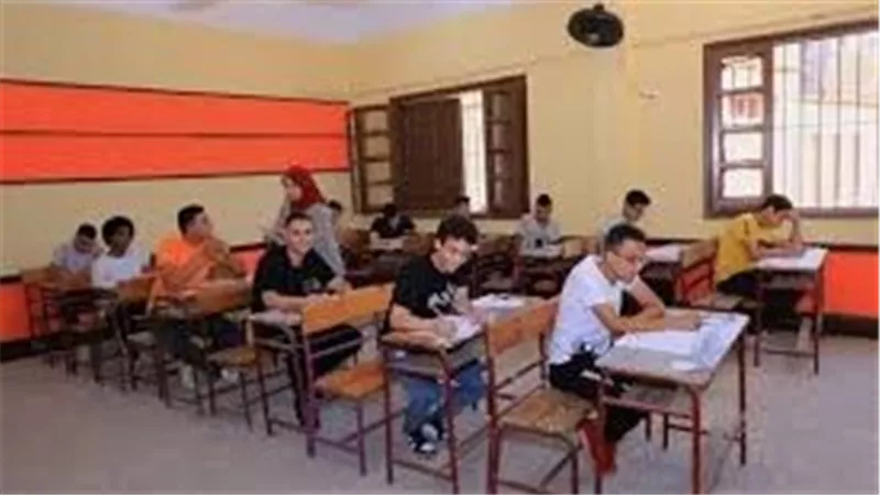 طلاب الثانوية العامة: امتحان الفيزياء «بُشرة خير» وأسهل من العام الماضي