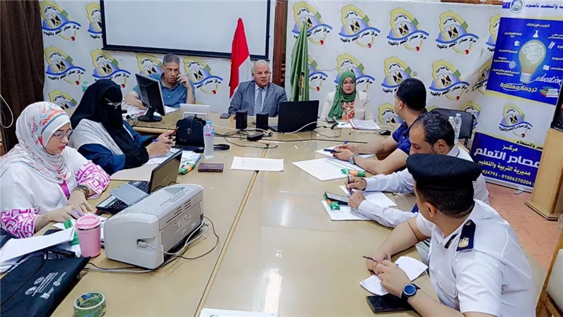 مدير تعليم الفيوم يتابع امتحانات الثانوية العامة من غرفة العمليات 