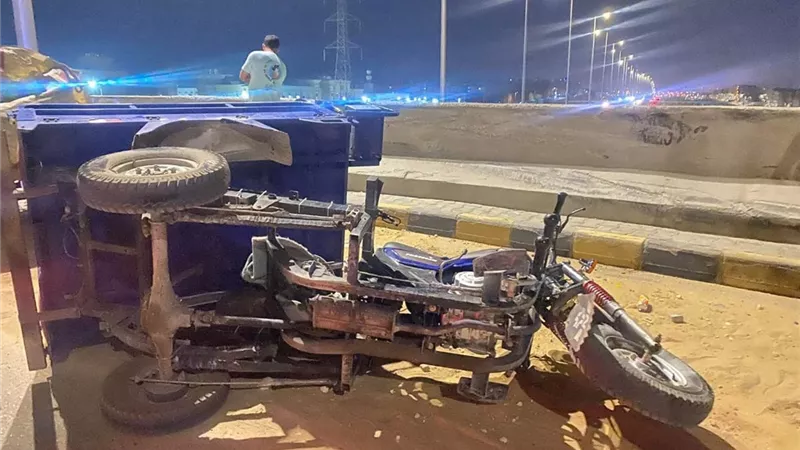 إصابة شخصان إثر سقوط تروسيكل من أعلى كوبرى بطريق الواحات بمدينة أكتوبر 