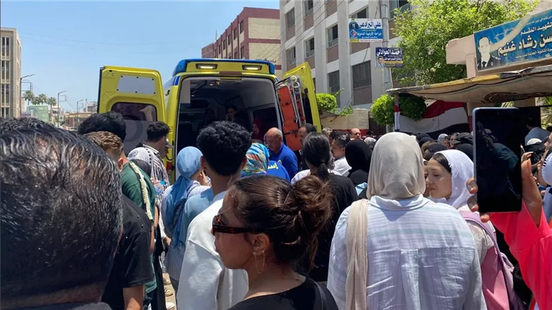 وفيات وإغماءات وشكاوى بالجملة.. امتحاني الفيزياء والتاريخ على صفيح ساخن