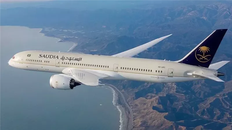 هبط بمطار القاهرة.. ما سبب وفاة الطيار السعودي محسن الزهراني أثناء رحلة جوية؟