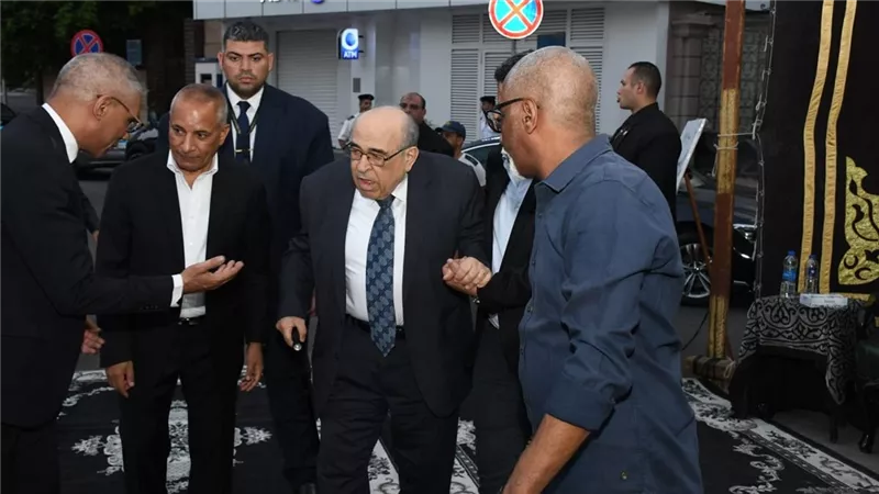 أحمد آدم ومصطفي الفقي وأحمد صبري يقدمون واجب العزاء لـ  تامر عبد المنعم  