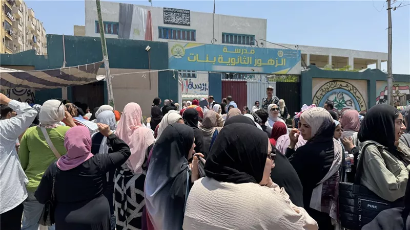 طلاب الثانوية بالإسماعيلية يواصلون ماراثون الامتحانات بأداء مادتي الفيزياءوالتاريخ