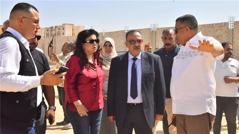 رئيس مركز ديروط يتابع سير العمل بالوحدة البيطرية بالكودية